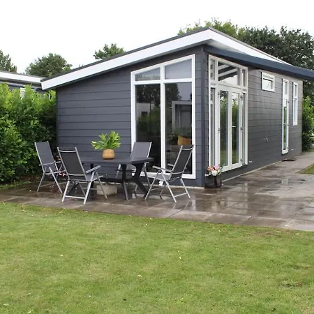 Vakantiehuis Met Vijverzicht Lathum Exterior photo