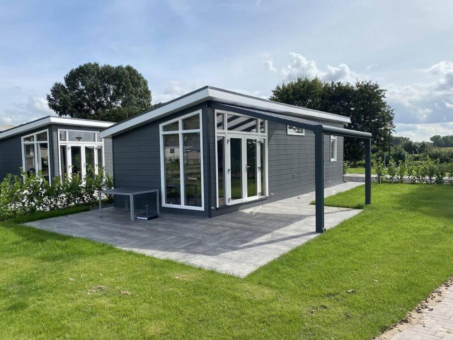 Met Vijverzicht *