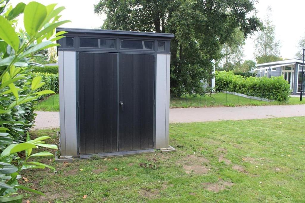 Chalet Met Vijverzicht
