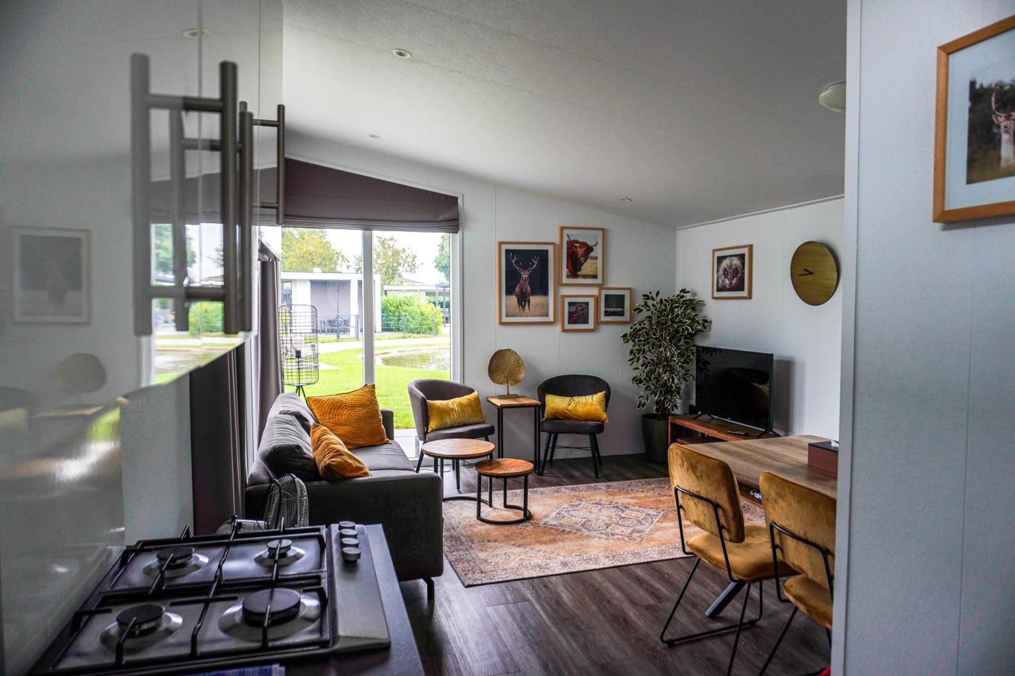 Chalet Met Vijverzicht